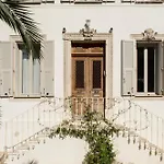 La Batisse En Blanc