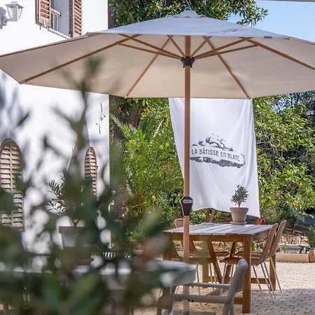 La Batisse En Blanc *