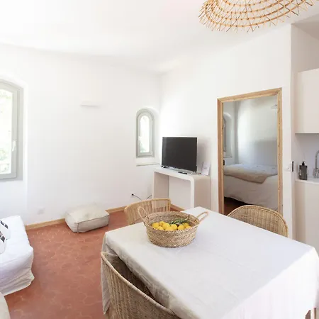 La Batisse En Blanc *