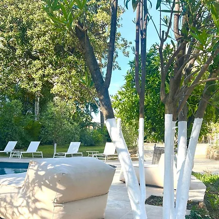 La Batisse En Blanc *