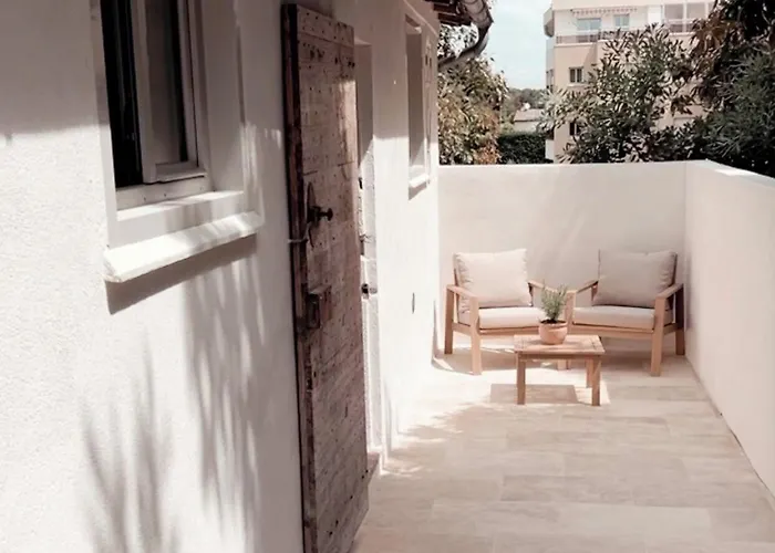 La Batisse En Blanc Hotel *