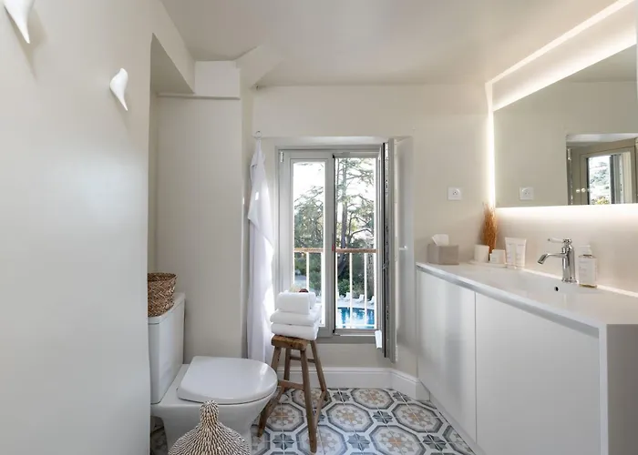 Hotel La Batisse En Blanc Golfe-Juan