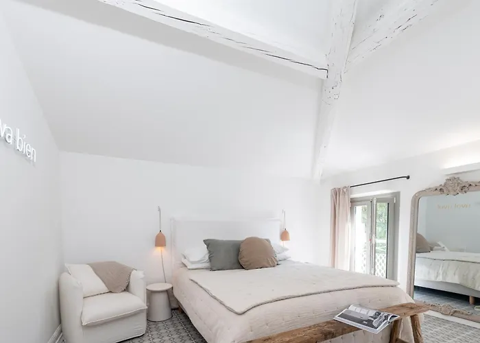 La Batisse En Blanc